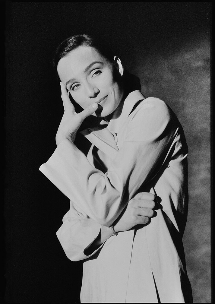©Dominique-Issermann---ELLE-France---Kristin-Scott-Thomas_3_RED_TINY